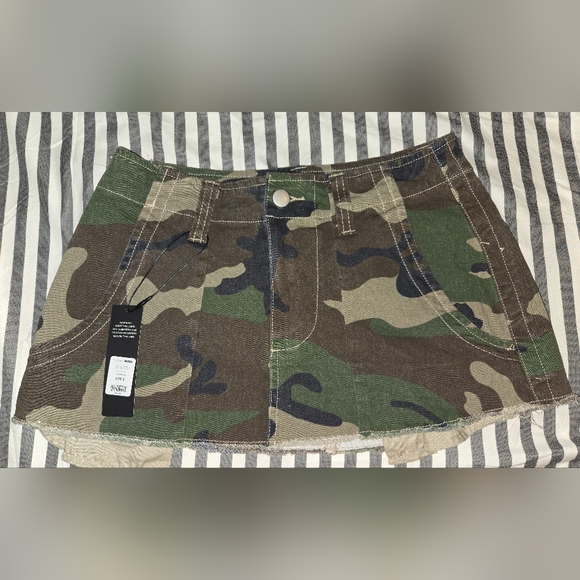 2 Mini Skirts - Picture 3 of 7